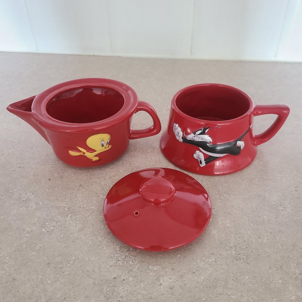 Warner Bros. Sylvester and Tweety Tea Pot and Mug Set